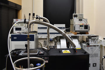 Bruker ElexSys E580 X/Q-band spectrometer